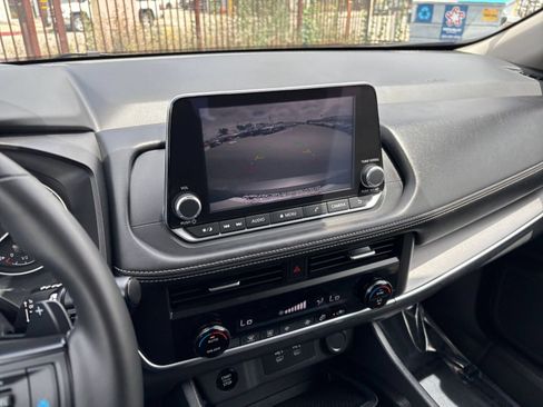 Used 2025 Nissan Rogue SV FWD image 25