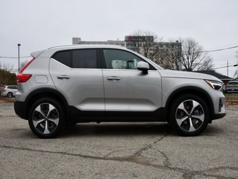 Certified 2023 Volvo XC40 B5 Plus w/ Protection Package Premier image 8