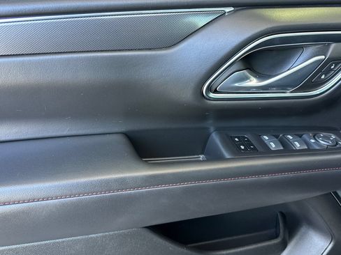 Used 2024 Chevrolet Suburban RST RWD image 17