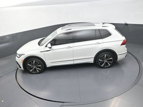 Used 2024 Volkswagen Tiguan SEL R-Line AWD/4WD image 16