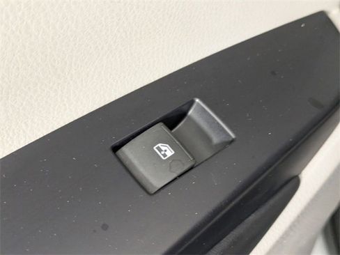 Used 2017 Toyota Highlander Plus image 24