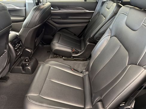 Used 2023 Jeep Grand Cherokee L Limited AWD/4WD image 22