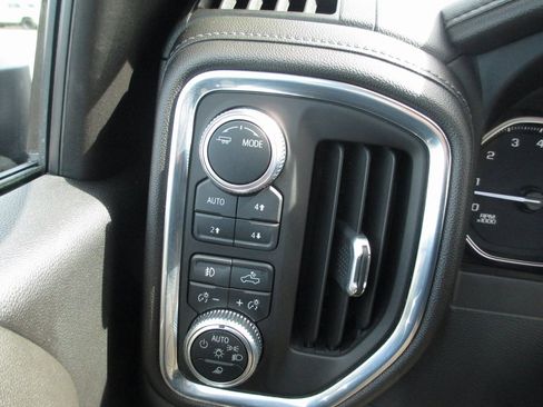 Used 2022 GMC Sierra 2500 SLT w/ SLT Premium Package image 29