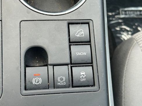 Used 2023 Toyota Highlander LE AWD/4WD image 29