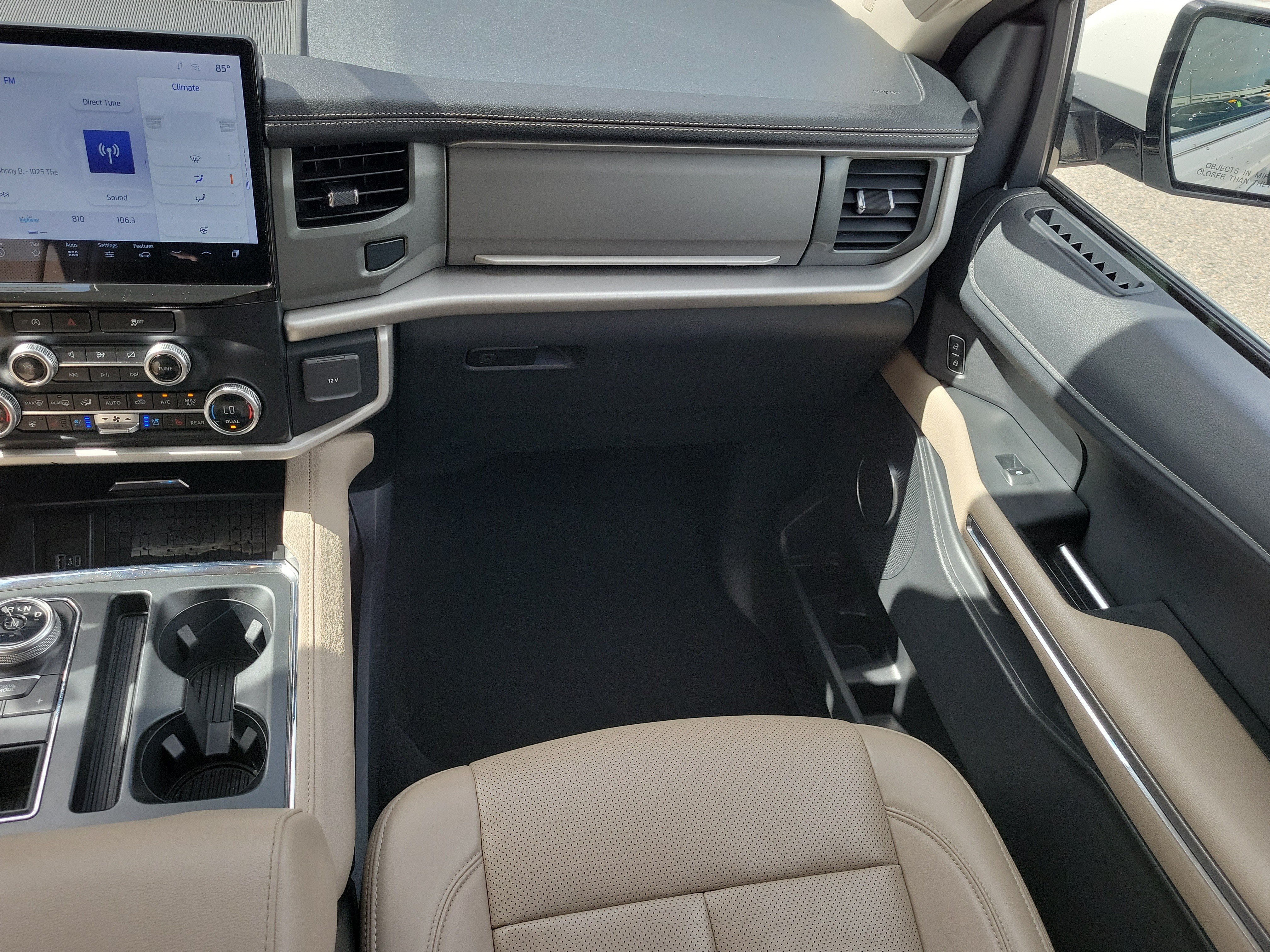 Used 2024 Ford Expedition XLT RWD image 16
