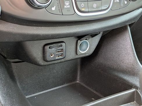 Used 2021 Chevrolet Traverse LT w/ LT Premium Package image 26