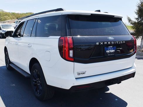 Certified 2025 Ford Expedition Active AWD/4WD image 3