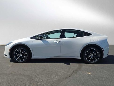 Used 2025 Toyota Prius XLE FWD image 6