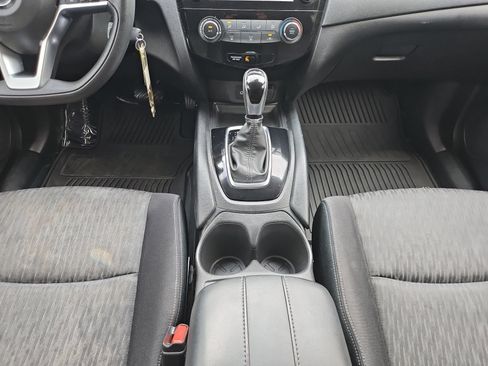 Used 2020 Nissan Rogue S FWD image 30