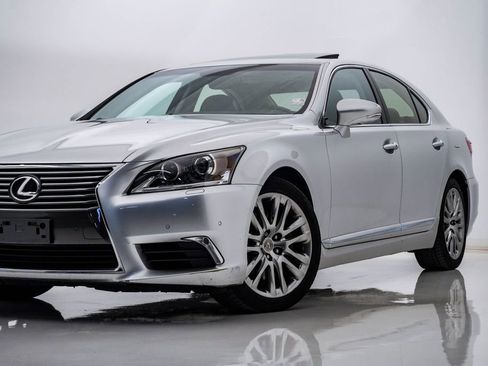 Used 2013 Lexus LS 460 AWD w/ Comfort Pkg image 2