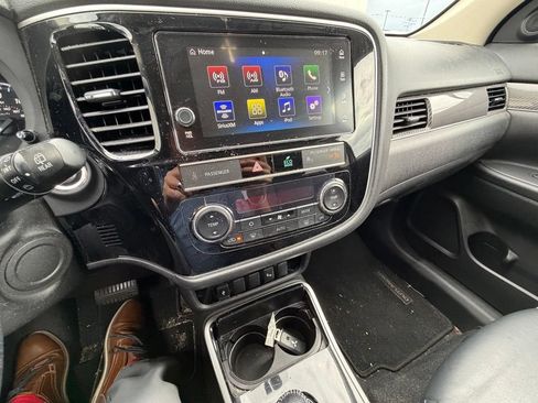 Used 2019 Mitsubishi Outlander AWD image 11