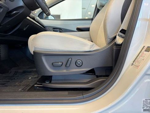 Certified 2024 Nissan Ariya FWD image 18