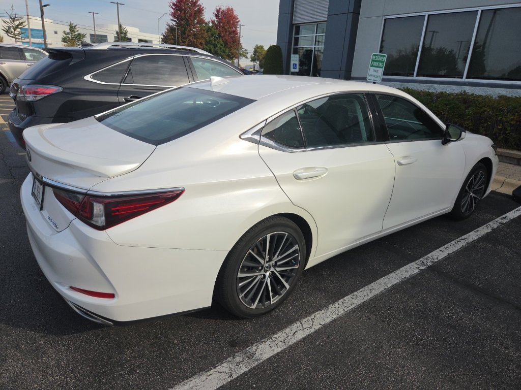 Used 2024 Lexus ES 350 w/ Premium Package FWD image 5