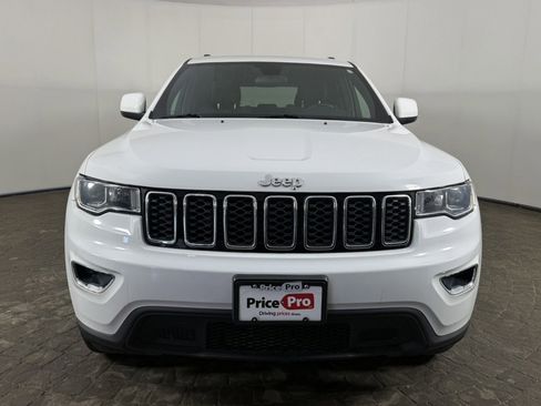 Used 2019 Jeep Grand Cherokee Laredo AWD/4WD image 2