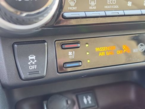 Used 2019 Toyota RAV4 Limited w/ Cold Weather Package AWD/4WD image 38