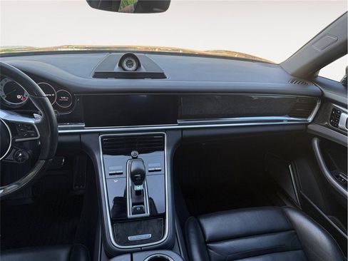 Used 2018 Porsche Panamera 4 AWD/4WD image 11