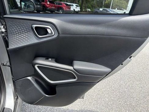 Used 2025 Kia Soul LX w/ LX Technology Package FWD image 18