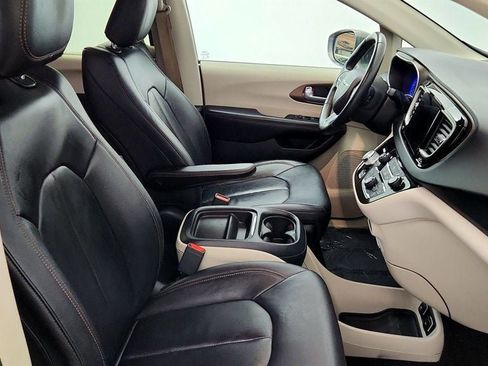 Used 2017 Chrysler Pacifica Touring-L FWD image 23