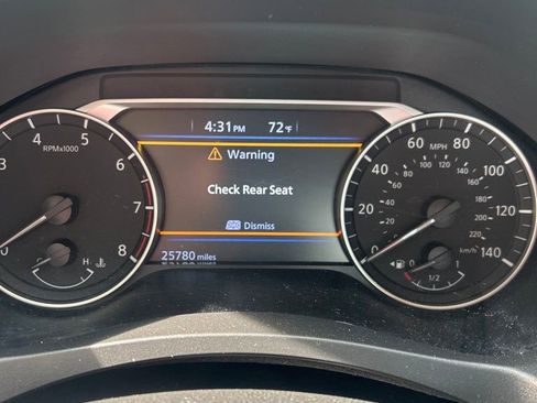 Used 2025 Nissan Altima 2.5 SV image 17