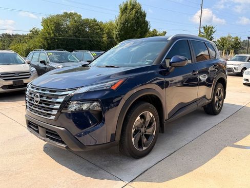 Used 2024 Nissan Rogue SV w/ SV Premium Package FWD image 18