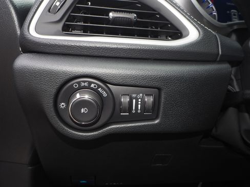 New 2025 Chrysler Pacifica Select w/ Uconnect Theater Family Group image 29