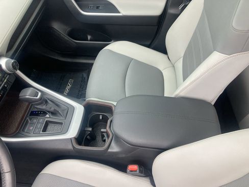 Certified 2022 Toyota RAV4 Limited image 24