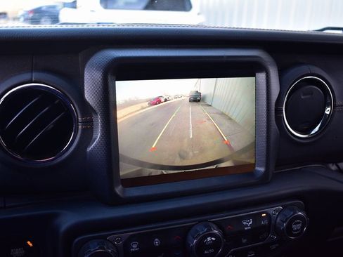 Used 2022 Jeep Wrangler Unlimited Sahara image 50