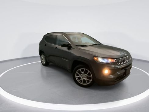 Used 2022 Jeep Compass Latitude AWD/4WD image 8