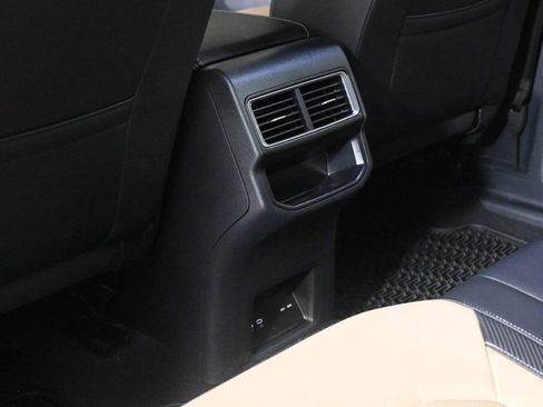 Used 2025 Volkswagen Atlas Cross Sport SE w/ Panoramic Sunroof Package image 18