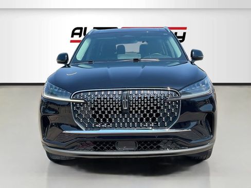 Used 2025 Lincoln Aviator AWD image 2