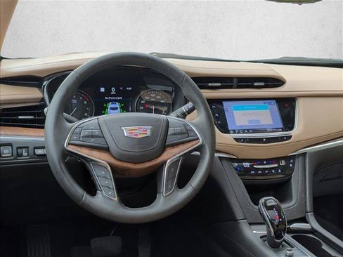 Used 2020 Cadillac XT5 Premium Luxury w/ Platinum Package FWD image 17