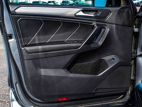 Used 2022 Volkswagen Tiguan SE R-Line image 8