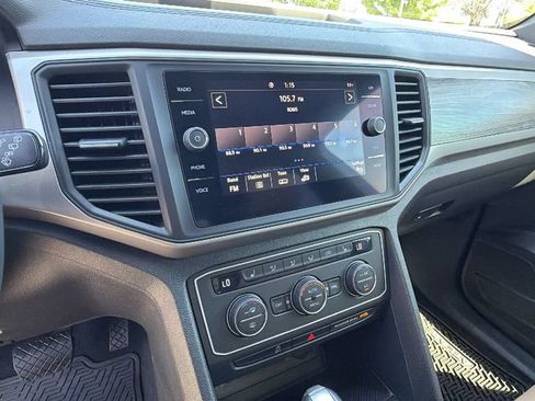 Used 2020 Volkswagen Atlas Cross Sport SE w/ Panoramic Sunroof Package FWD image 26