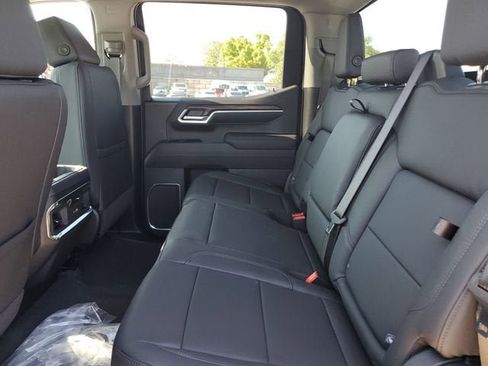 New 2026 GMC Sierra 1500 SLT image 13