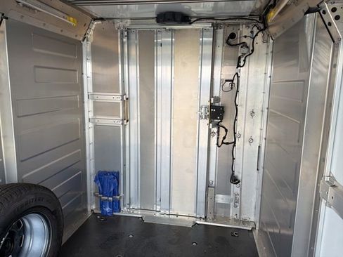 Used 2025 Chevrolet Brightdrop 400 w/ Battery Pack, Max Range image 12