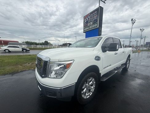 Used 2018 Nissan Titan SV w/ SV Convenience Package AWD/4WD image 8
