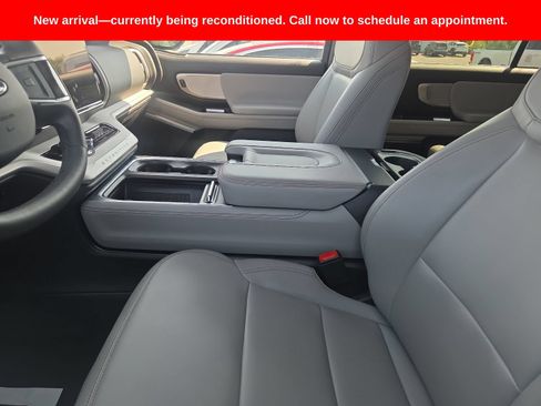 Used 2025 Ford Expedition Active AWD/4WD image 6