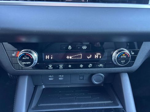 New 2026 Mitsubishi Outlander SE image 10