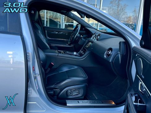 Used 2015 Jaguar XJ AWD image 19