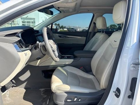 Used 2019 Cadillac XT5 Luxury w/ Trailering Package AWD/4WD image 4