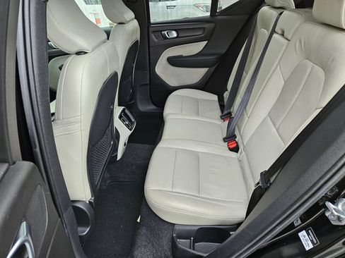 Used 2019 Volvo XC40 T5 Momentum AWD/4WD image 14