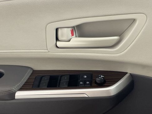 Used 2022 Toyota Sienna LE image 19