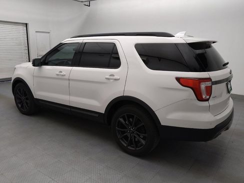 Used 2017 Ford Explorer XLT w/ Equipment Group 202A FWD image 3