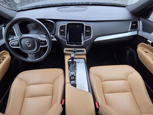Used 2018 Volvo XC90 T5 Momentum w/ Convenience Package image 21