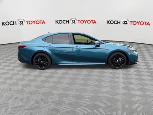 Used 2025 Toyota Camry SE w/ Convenience Package FWD image 9