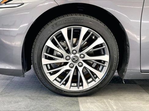 Used 2019 Lexus ES 300h w/ Premium Package FWD image 6