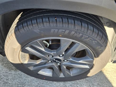Used 2023 Kia Seltos S w/ Navigation Package FWD image 5