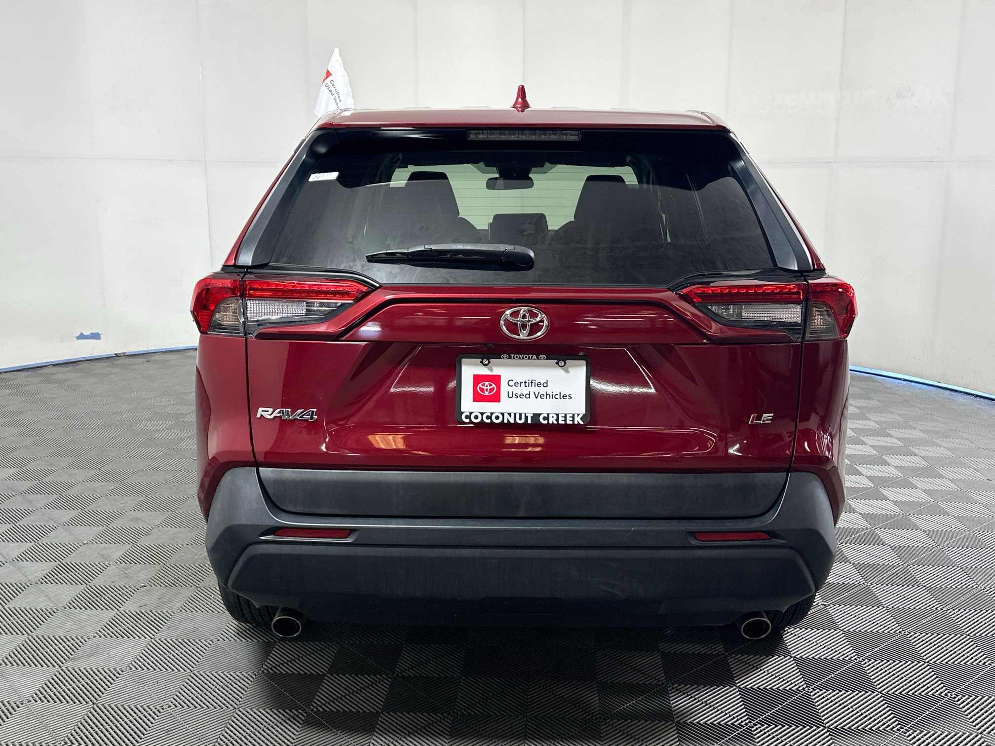 Used 2023 Toyota RAV4 LE FWD image 4