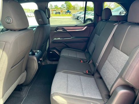 New 2026 GMC Acadia Elevation image 12