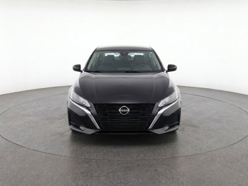 Used 2025 Nissan Altima 2.5 SV FWD image 2